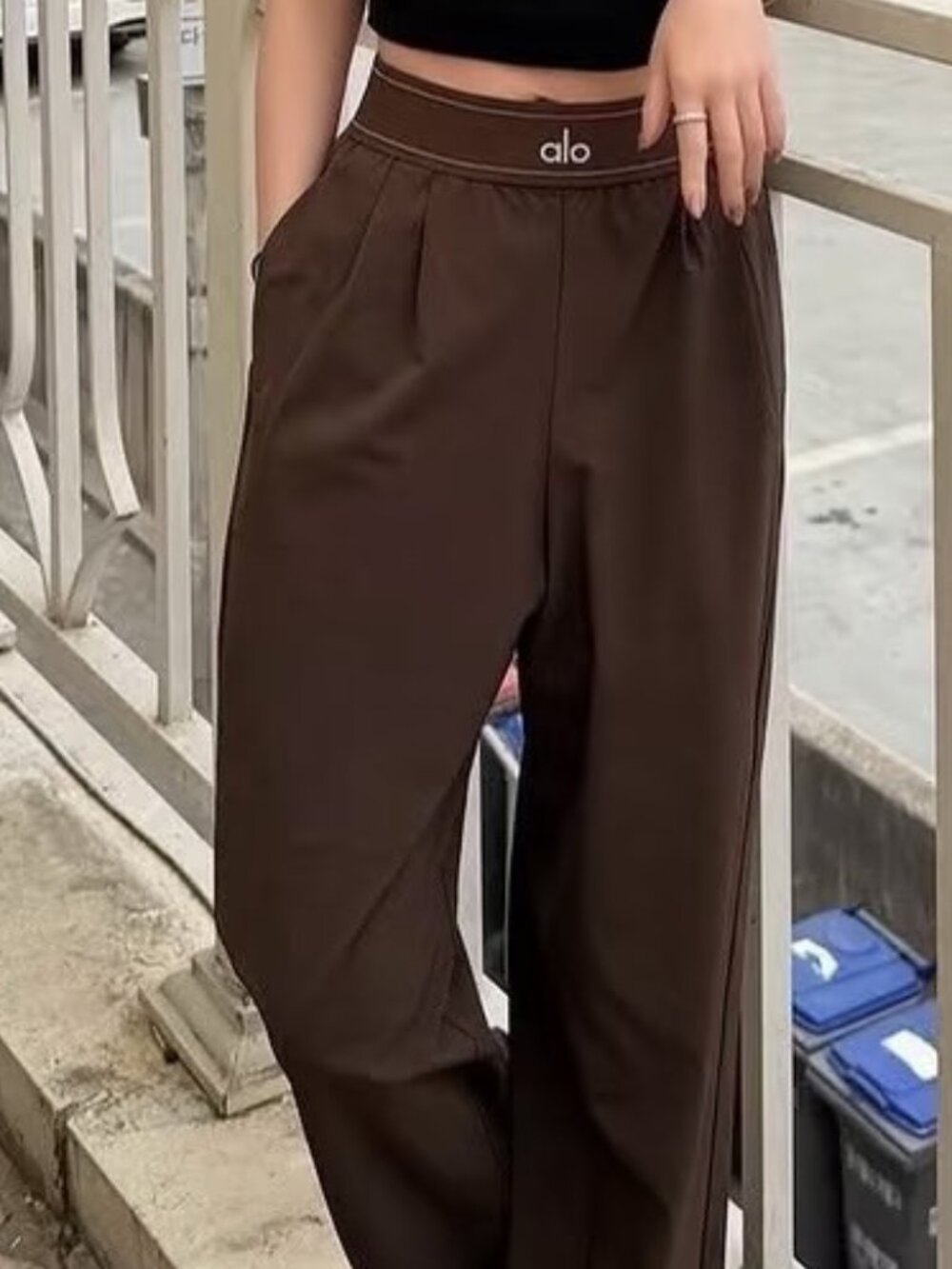 🚪ALO Yoga  Coffee Brown Suit Up Trouser🏜 (Regular)drapey wideleg pants